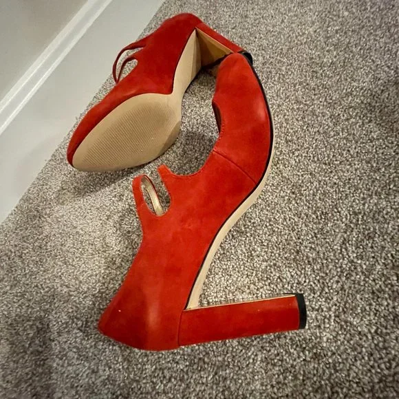 Nine West Suede Pumps with Gold Accent NWOT - size 9 - Picture 4 of 5